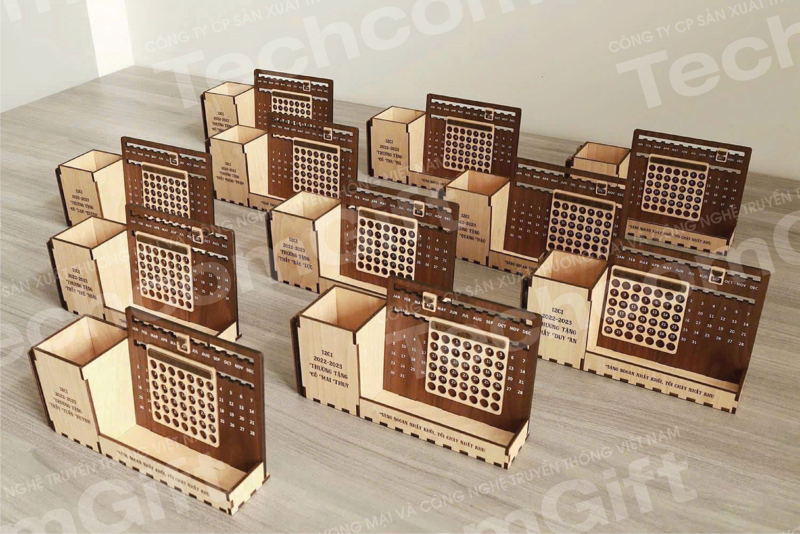 Lịch gỗ để bàn